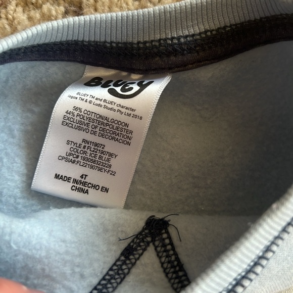 BNWOT super soft & warm 4T Bluey & Bingo Xmas/Winter graphic crewneck top! - Picture 6 of 7